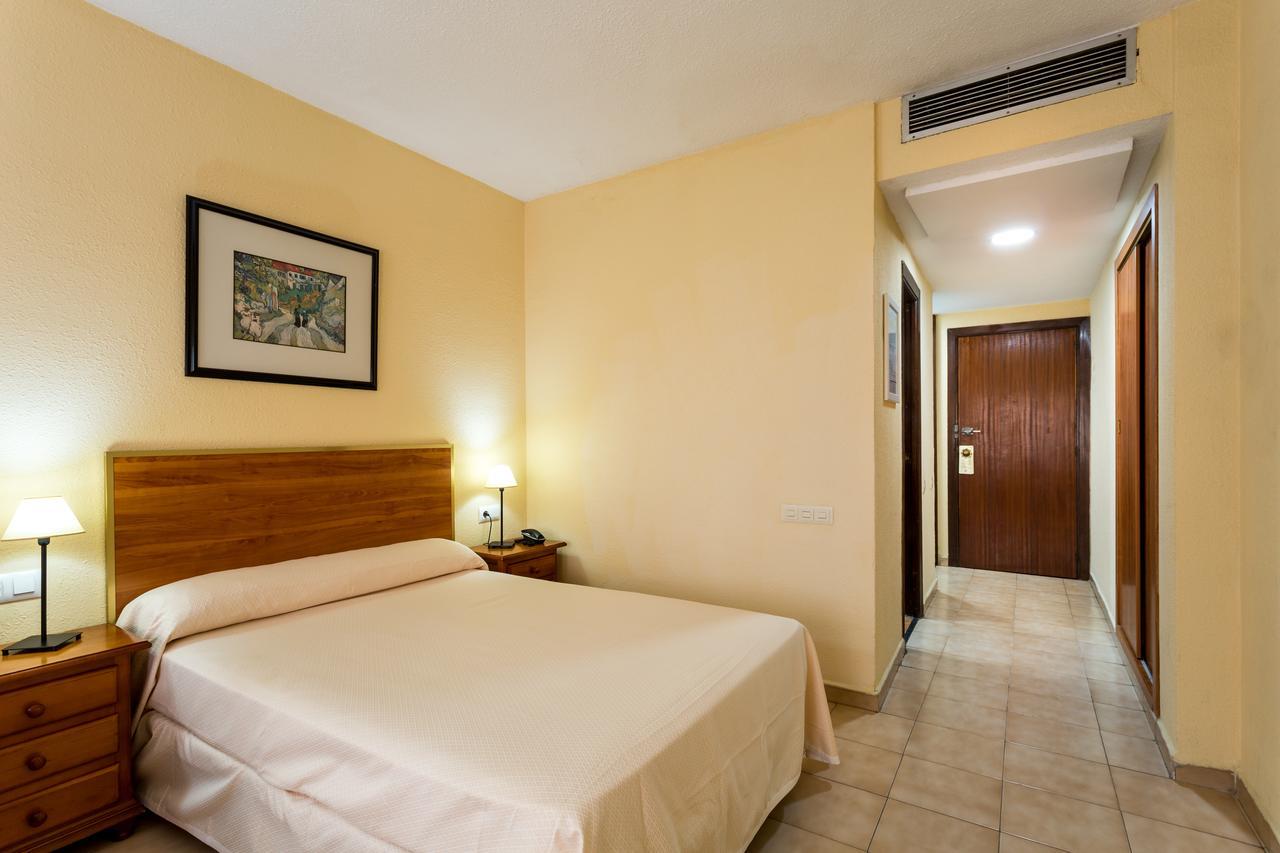 Apartamentos Resitur Севиля Екстериор снимка
