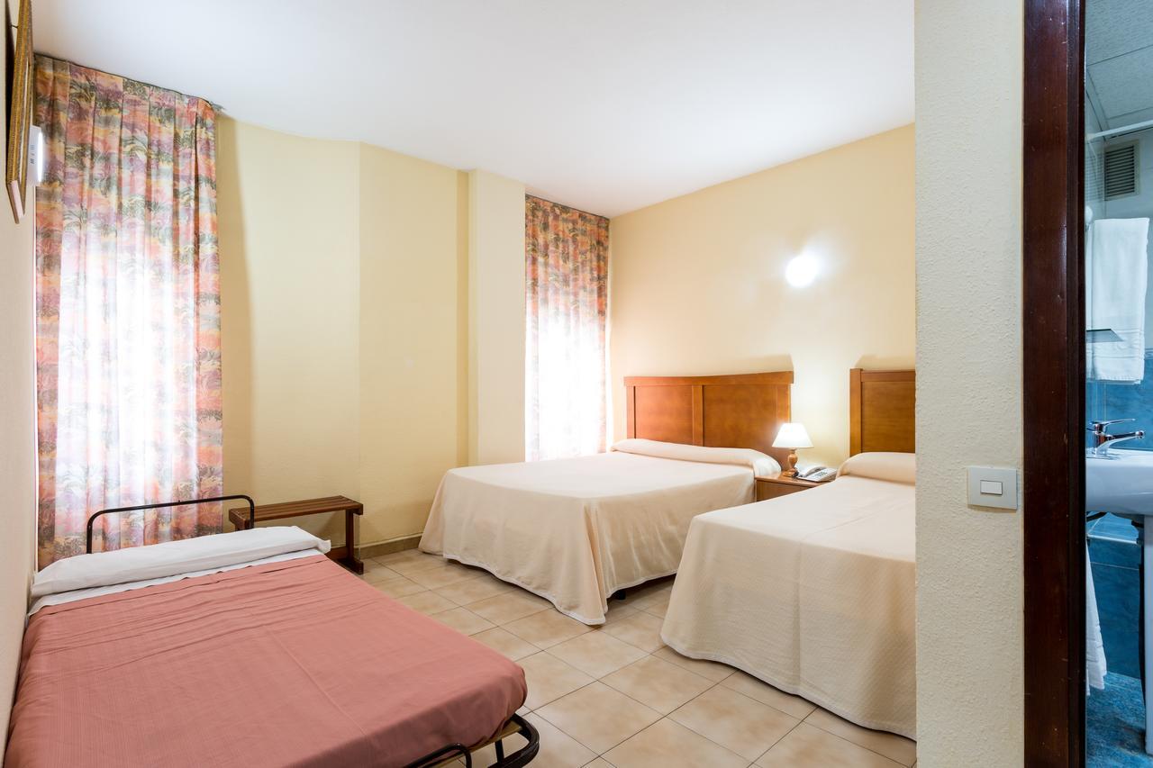 Apartamentos Resitur Севиля Екстериор снимка